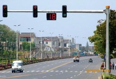 จีน Hot Dip Galvanized 6.5m Standard Traffic Light Pole 11m Single Arm For Traffic Road ผู้ผลิต