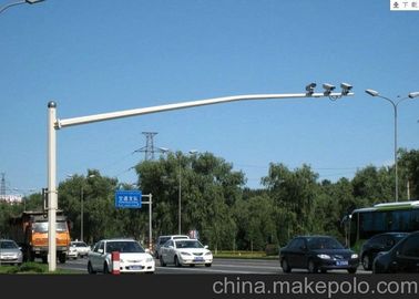 จีน 10m Galvanized Traffic Steel Light Poles With Durable / Single Arm , 600*600*20mm Baseplate ผู้ผลิต