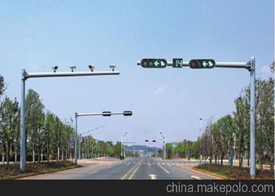 Professional 6M Polygonal Poles LED Traffic Signs For Camera Monitoring