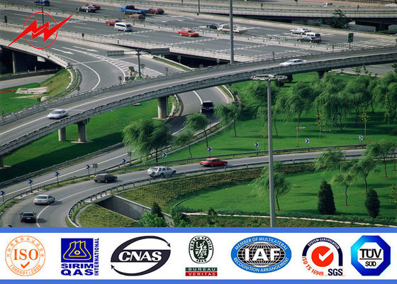 หกเหลี่ยม / แปดเหลี่ยม 25 ม. 30 เมตรเสาไฟเสาสูงที่มีระบบรอกแบบ Aotumatic Hoisting System