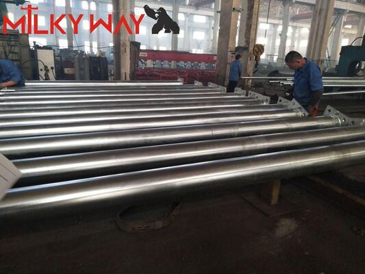 เสาไฟฟ้าเหล็กแปดเหลี่ยมทนทาน ความยาว 35 ฟุต ถึง 90 ฟุต พร้อมเคลือบยางมะตอยป้องกันสำหรับสายส่ง