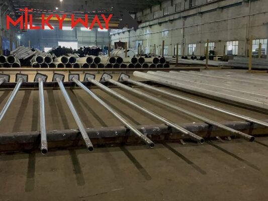 ต้นไฟฟ้า ความดัน 10-220KV พร้อมการบําบัดพื้นผิว Hot Dip Galvanization ออกแบบเพื่อรองรับสายไฟฟ้าความดันสูง