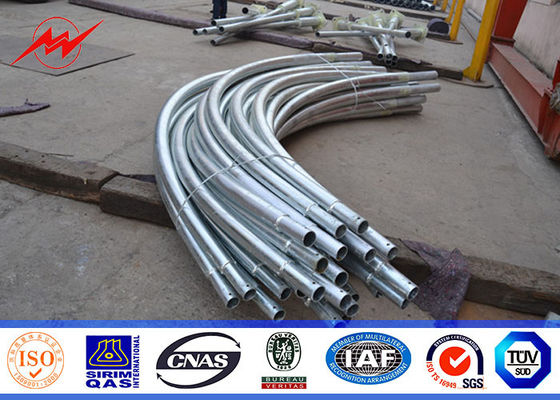 8 เมตรจุ่มร้อนชุบสังกะสี Q345 เสาไฟถนนกลางแจ้งด้วยแขนคู่